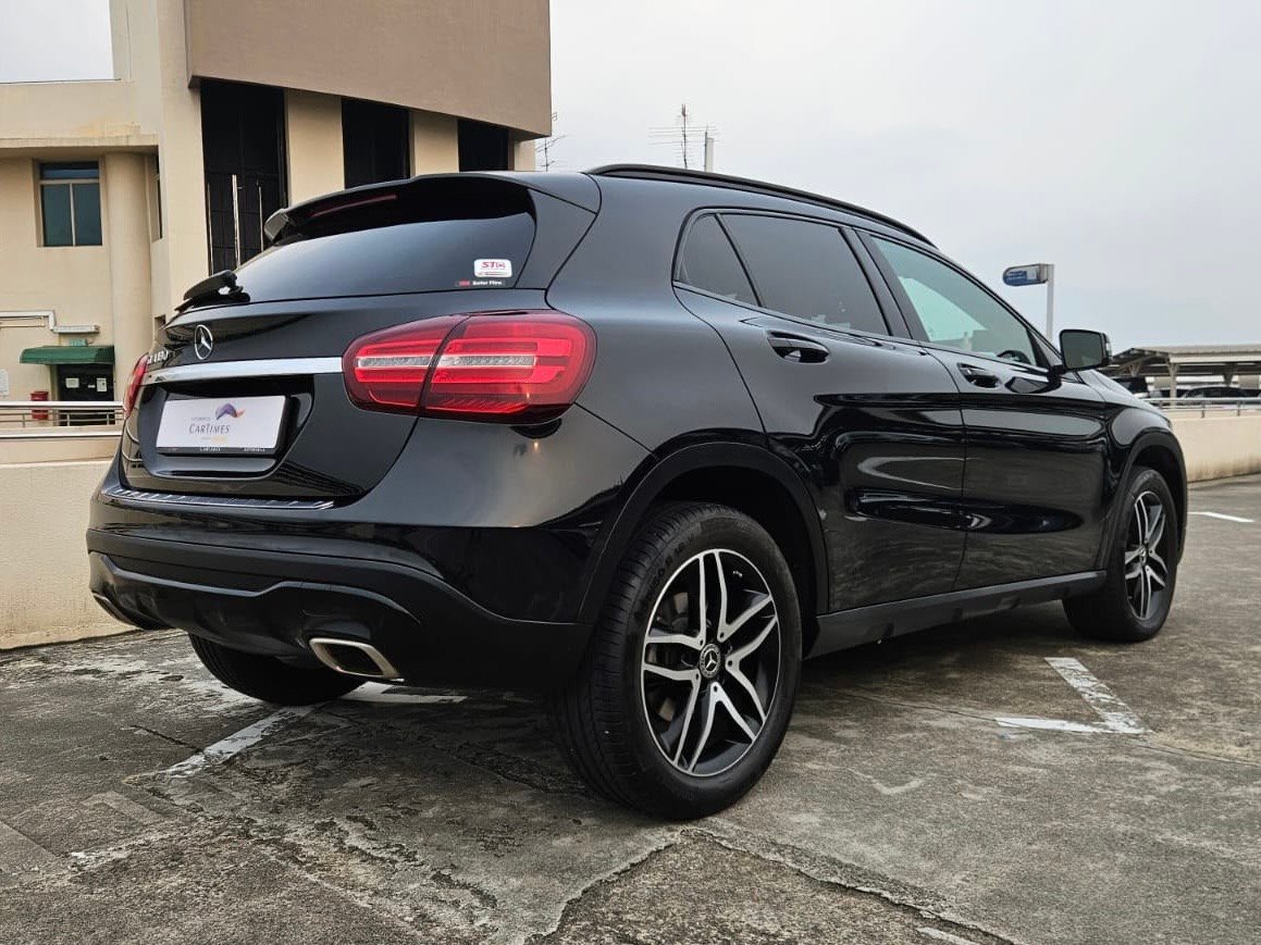 Mercedes-Benz GLA180 Urban Edition photo 2